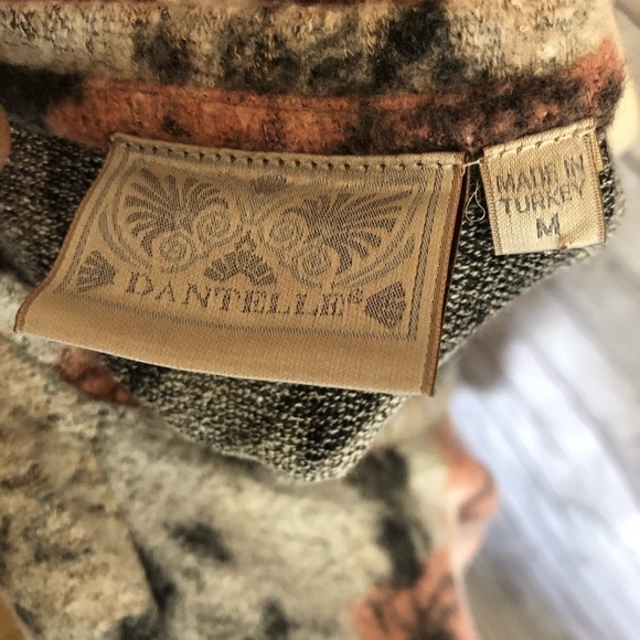 Floral bell sleeves Blouse Size Medium - Picture 5 of 7